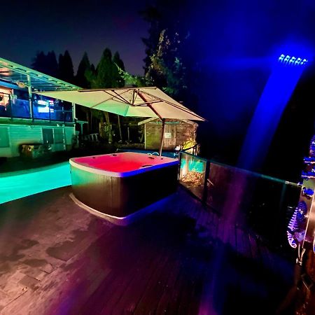 Resort Style Home Living Дельта Экстерьер фото